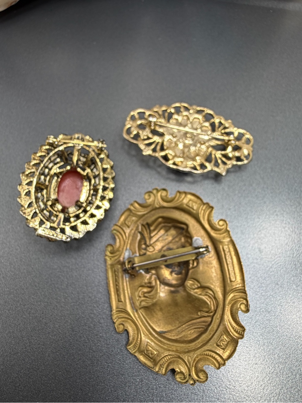 Vintage Cameo Brooches Set #8cam - Picture 3 of 3